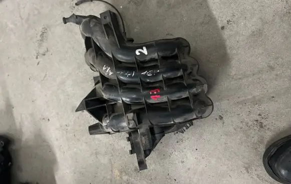 Volkswagen Golf IV Intake manifold 2900308949