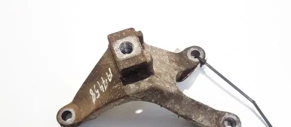 Ford Focus Engine mounting bracket 326c08