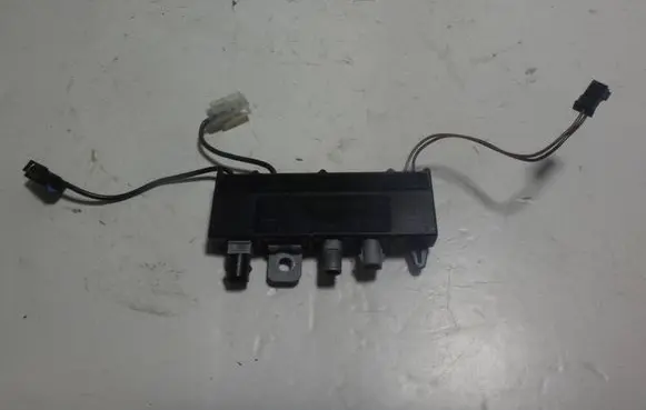 BMW 5 E39 Aerial antenna amplifier 8352489