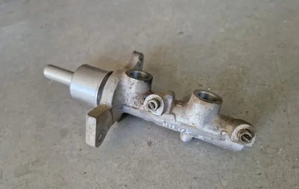 Toyota Hilux (AN10, AN20, AN30) Master brake cylinder