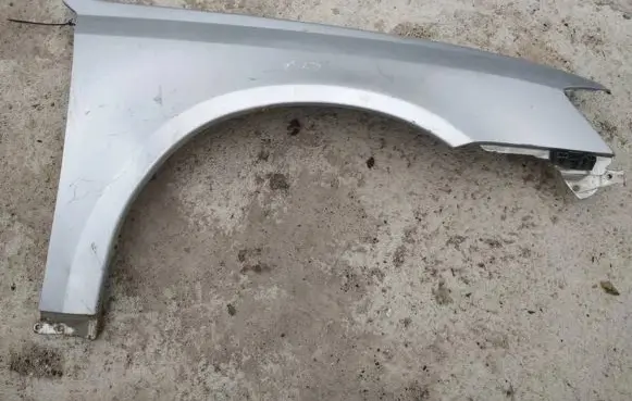 Subaru Legacy Fender SIDABRINIS