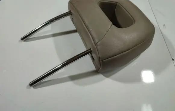 Nissan X-Trail T30 Front seat headrest 