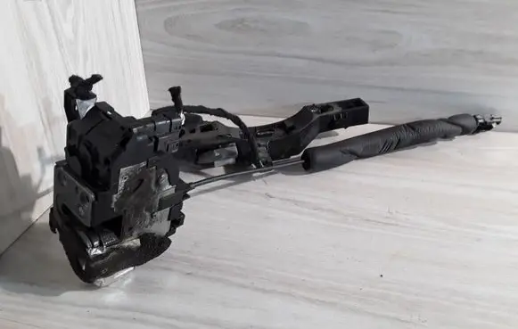 Renault Laguna III Front door lock 825000003RB