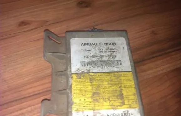 Mazda 323 Airbag control unit/module 12192601