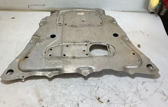 BMW X5 G05 Engine splash shield/under tray 6862071 BMW3310 305210316C