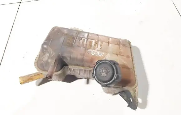 Coolant expansion tank/reservoir