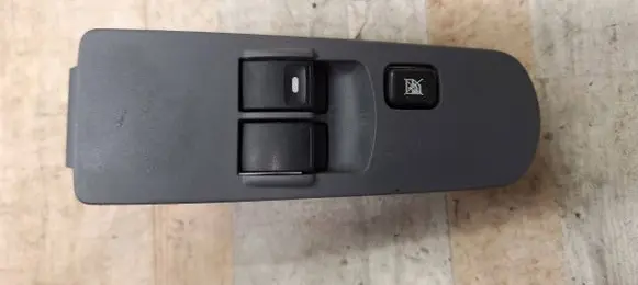 Mitsubishi Colt Electric window control switch MR587477 C8DD351M 15X4D1