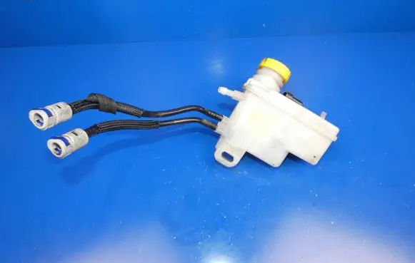 Fiat 500X Brake fluid reservoir 