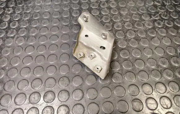 Volkswagen Touareg II Fender mounting bracket 7p6821152