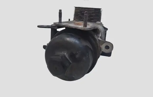 Peugeot 508 Oil filter mounting bracket