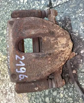 Toyota Corolla Verso AR10 Front brake caliper