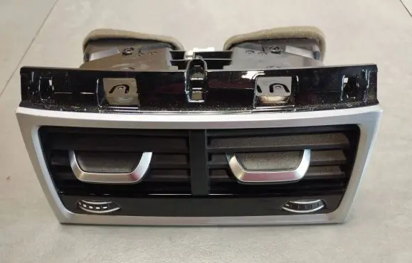 Rear air vent grill