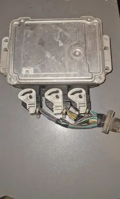 Ford Focus Engine control unit/module 6M5112A650CD 1039S15205