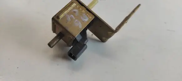 Audi A6 S6 C4 4A Turbo solenoid valve 437906283A 0075