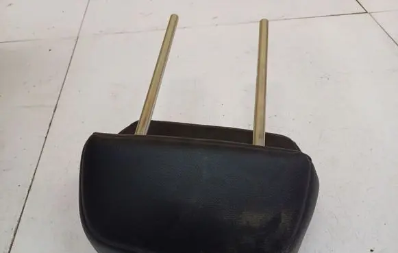 Mitsubishi Outlander Front seat headrest 
