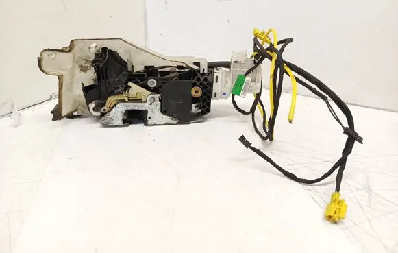 Mercedes-Benz S W220 Front door lock 2207206535