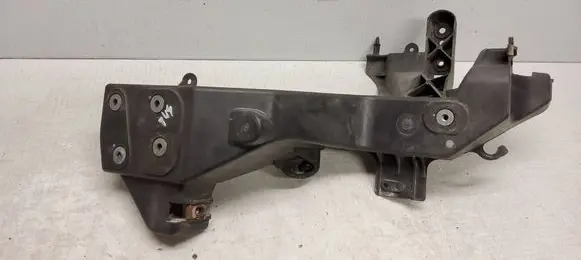 Jeep Grand Cherokee Headlight/headlamp mounting bracket M149789 10582