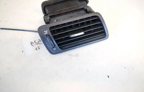 Volkswagen PASSAT B6 Dash center air vent grill 3c1819702e