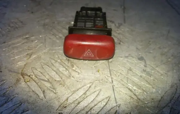 Suzuki Alto Hazard light switch MR01L4