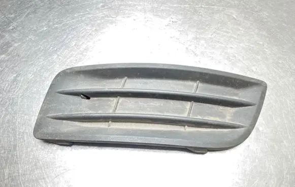 Volvo V50 Front bumper lower grill 30779102