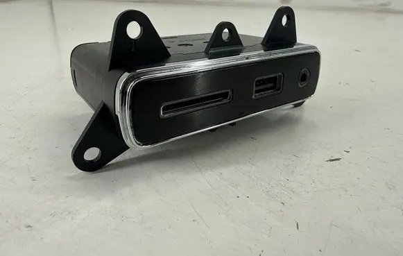 Jeep Grand Cherokee USB socket connector 68258696AA P68258696AA