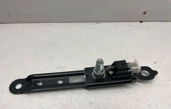 Toyota Auris E180 Seat belt adjustment motor F515001