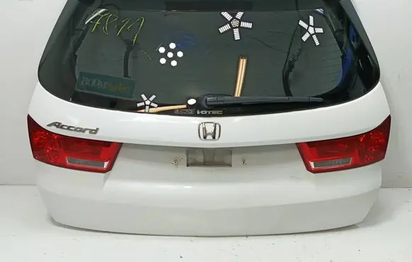 Honda Accord Truck tailgate 
