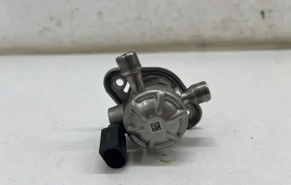 Mercedes-Benz GLA H247 Fuel injection high pressure pump A2820700001
