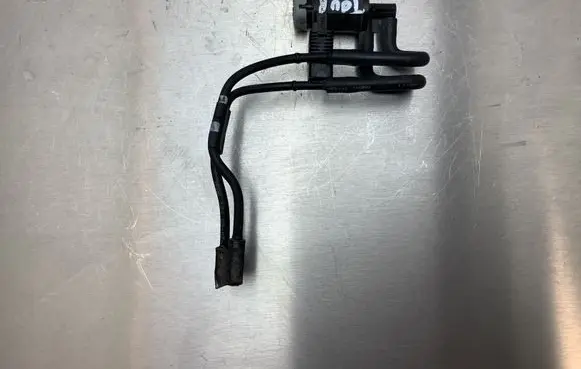 Volkswagen Touran II Turbo solenoid valve 1K0906283A