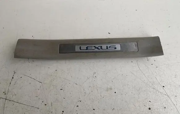 Lexus RX 330 - 350 - 400H Rear sill trim cover 6793048020