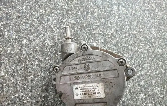 Mercedes-Benz A W169 Vacuum pump A6402300265