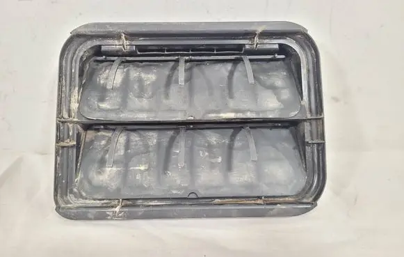 Renault Megane II Quarter panel pressure vent 7700838358