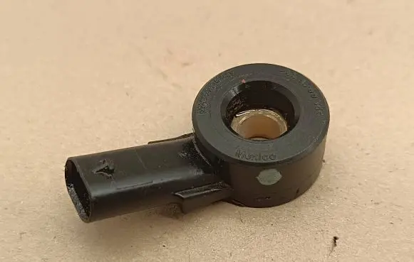 Chrysler Pacifica Detonation knock sensor 68313570AA 17331