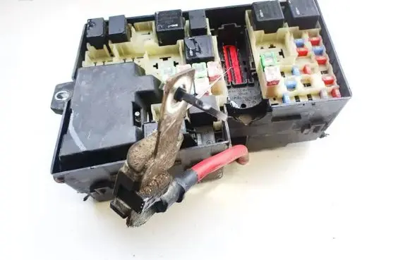Volvo V50 Fuse box set 8688040 518818000