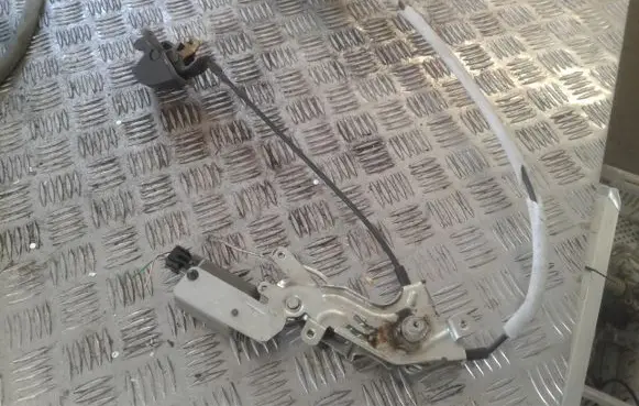 Dacia Logan I Loading door lock 431411B