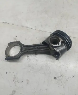 Hyundai i30 Piston with connecting rod 5R111543