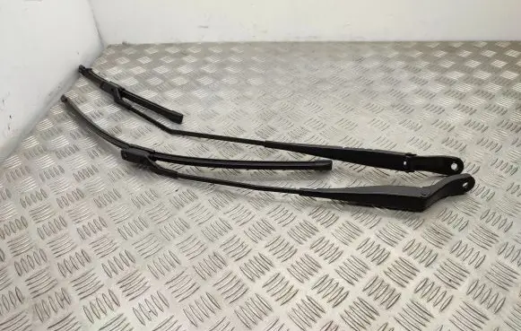 Peugeot 2008 I Front wiper blade arm 9673291980 9673292080