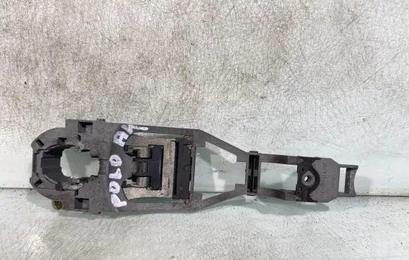 Volkswagen Polo Rear door exterior handle/bracket 3b0837885886