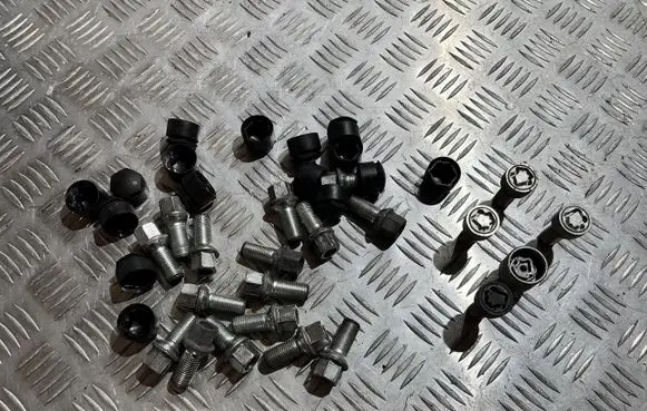 Seat Ateca Anti-theft wheel nuts and lock VW23300