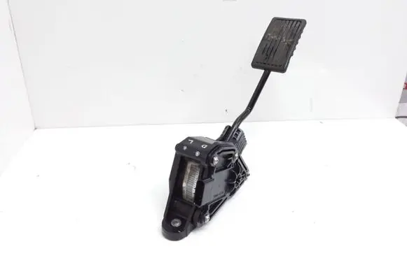 Honda CR-V Accelerator throttle pedal 31303J07