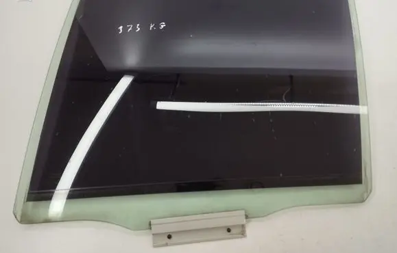Volvo XC90 Rear door window glass 43R001582