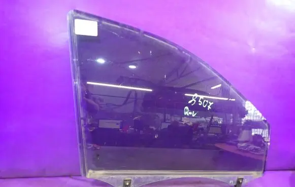 KIA Sorento Front door window glass four-door