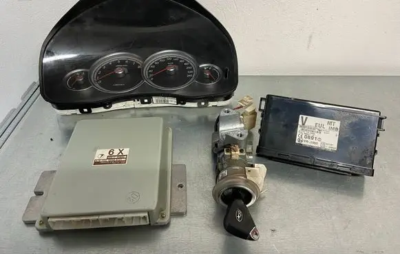 Subaru Legacy Engine ECU kit and lock set 22611AH840 A18000