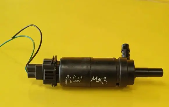 Ford Mondeo Mk III Headlight washer pump 0392040010