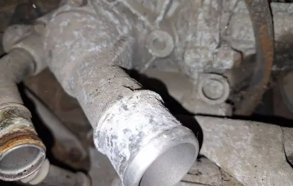 SsangYong Rexton Engine coolant pipe/hose