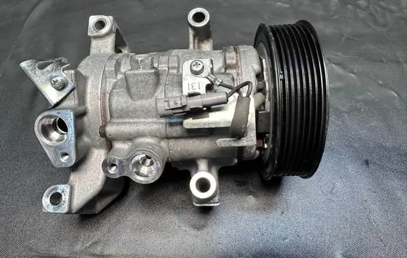 Toyota Hilux VIII Air conditioning (A/C) compressor (pump) 10SRE11C X14472805461 05J00588