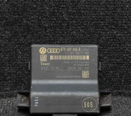 Audi A4 S4 B8 8K Gateway control module 8T0907468R