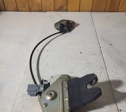 Volvo S60 Tailgate exterior lock 737700001