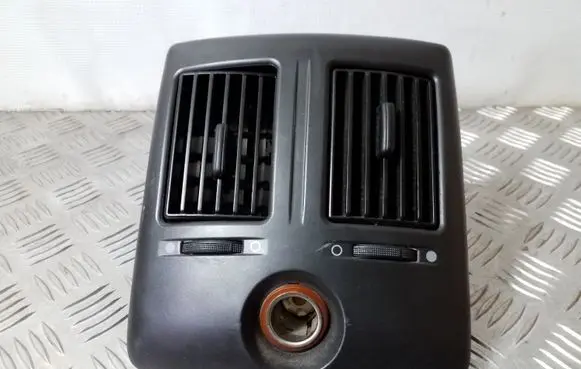 Rear air vent grill