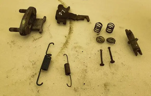 Hummer H3 Handbrake/parking brake pads 